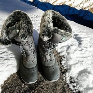 Kamik Women’s Momentum 3 waterproof boot in size 10